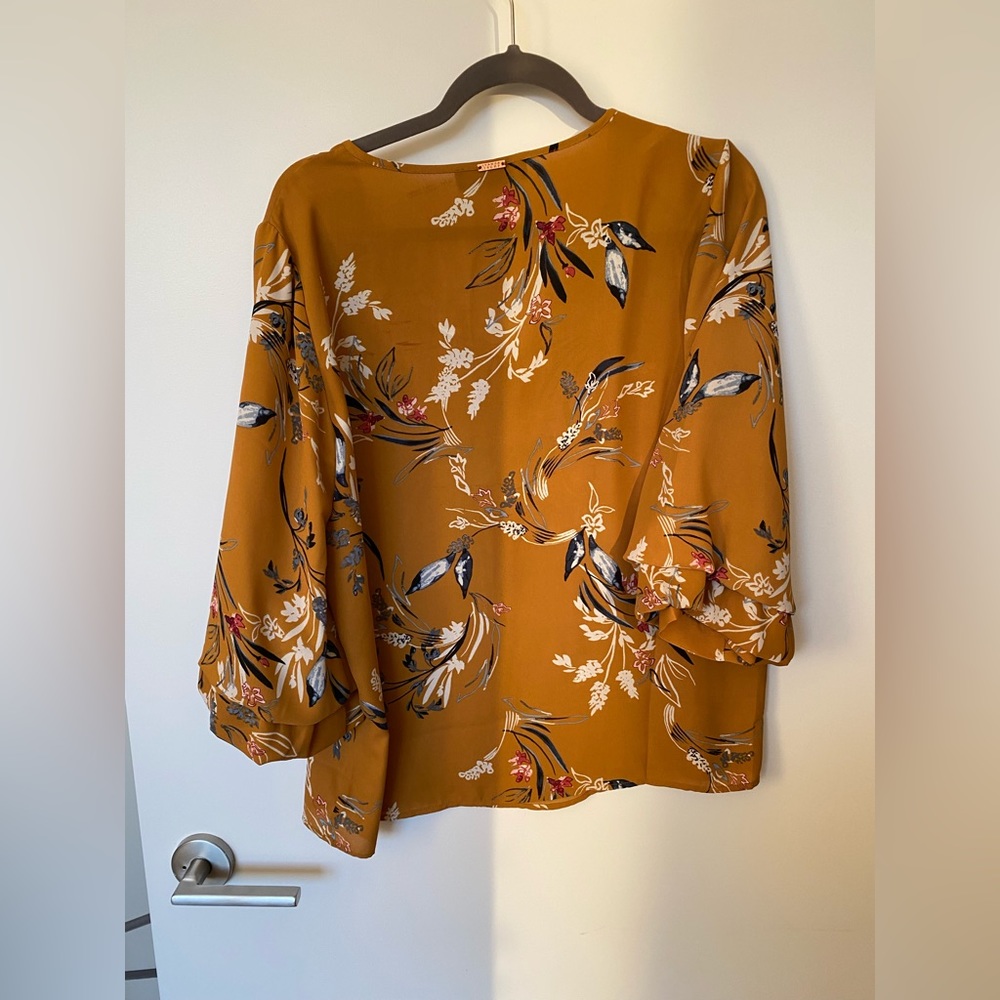 Flowy three quarter sleeve ivanka trump top - Picture 4 of 4